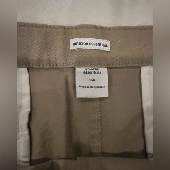 Amazon Essentials… Khaki Shorts… Size 16 Husky… 97% Cotton 3% Elastane - Picture 4 of 8